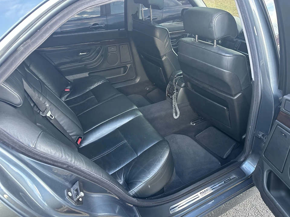 2001 BMW E38 750i & 750iL Sedan - Image 9 of 12