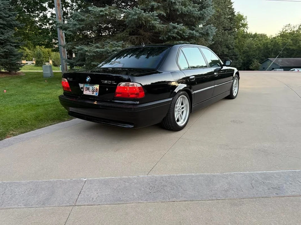 2001 BMW E38 750i & 750iL Sedan - Image 2 of 19