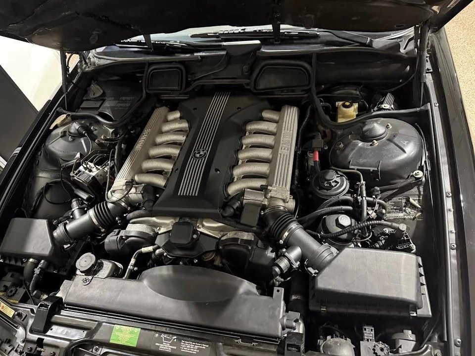 2001 BMW E38 750i & 750iL Sedan - Image 9 of 19