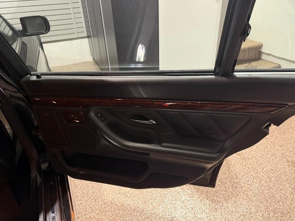 2001 BMW E38 750i & 750iL Sedan - Image 14 of 19