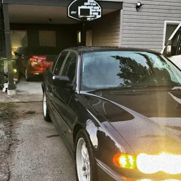 2001 BMW 740i