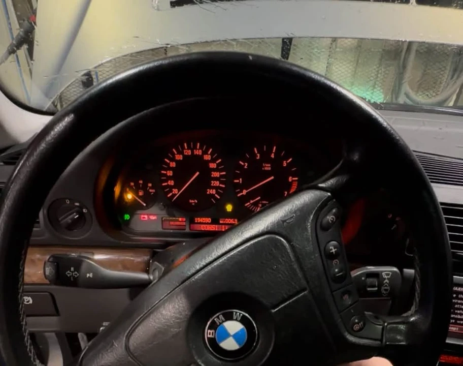 2001 BMW E38 7 Series - Image 10 of 12