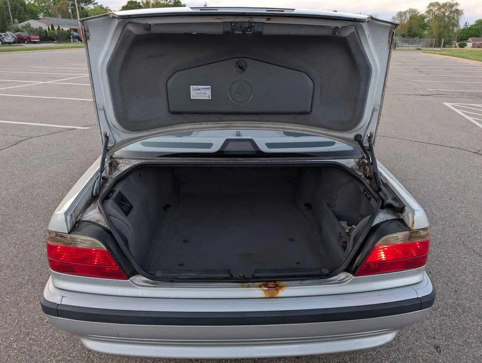 2001 BMW E38 7 Series - Image 10 of 20