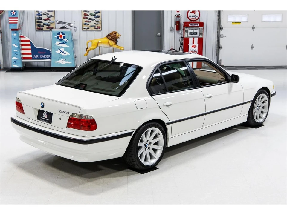 2001 BMW E38 7 Series - Image 2 of 10