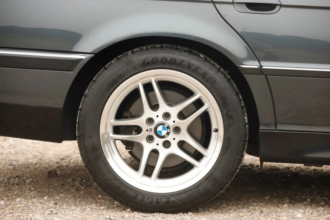 2001 BMW E38 7 Series - Image 19 of 30