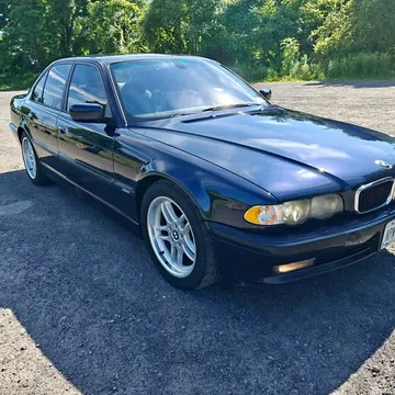 2001 BMW 740i