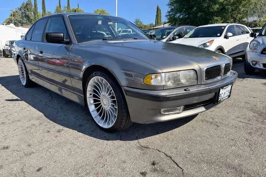 2001 BMW 740i