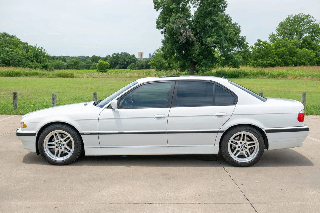 2001 BMW E38 7 Series - Image 5 of 31