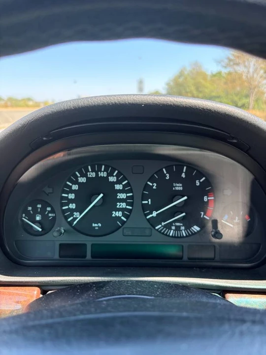 2001 BMW E38 7 Series - Image 12 of 15