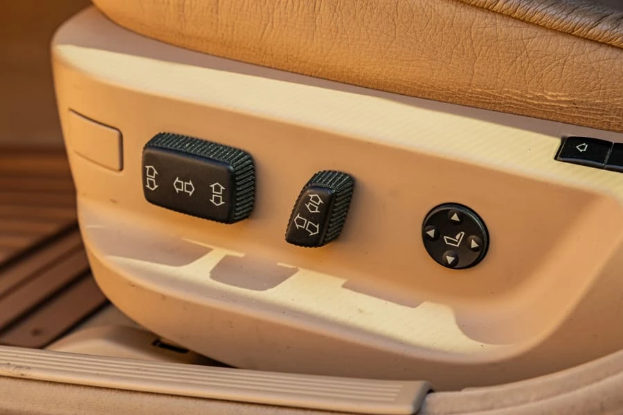 2001 BMW E38 7 Series - Image 14 of 31