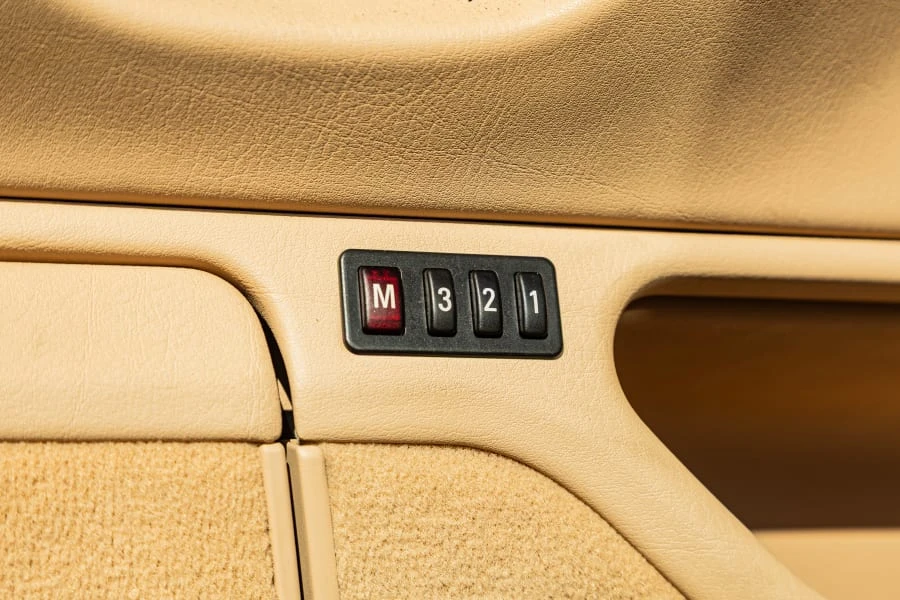 2001 BMW E38 7 Series - Image 27 of 31
