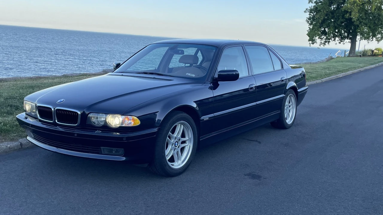 2001 BMW E38 7 Series - Image 2 of 31