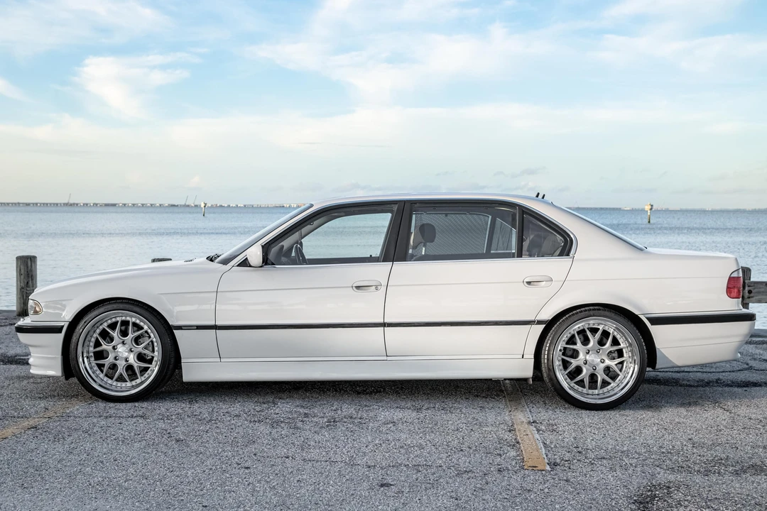2001 BMW E38 7 Series - Image 3 of 31