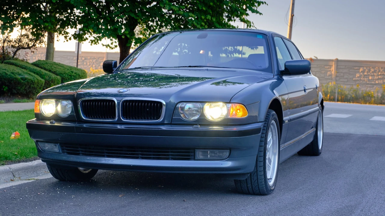 2001 BMW E38 7 Series - Image 12 of 13