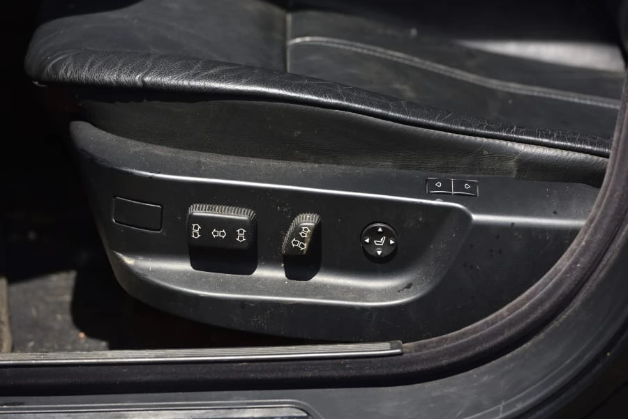 2001 BMW E38 750i & 750iL Sedan - Image 24 of 31