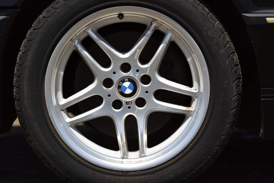 2001 BMW E38 750i & 750iL Sedan - Image 9 of 31