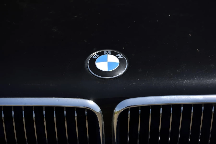 2001 BMW E38 750i & 750iL Sedan - Image 10 of 31