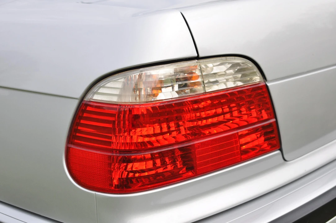 2001 BMW E38 750i & 750iL Sedan - Image 16 of 31