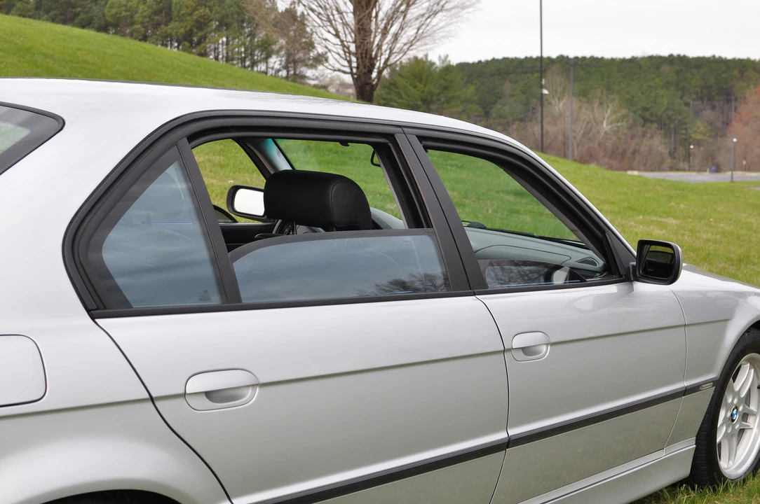 2001 BMW E38 750i & 750iL Sedan - Image 20 of 31