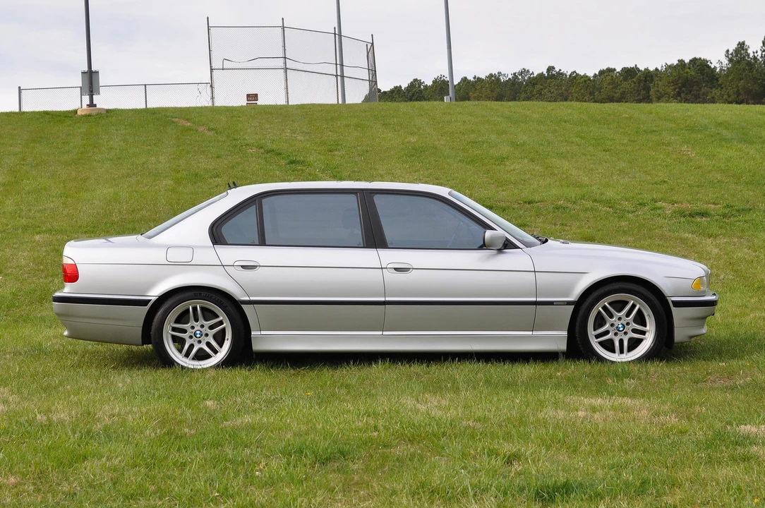 2001 BMW E38 750i & 750iL Sedan - Image 8 of 31