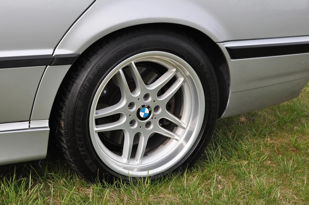 2001 BMW E38 750i & 750iL Sedan - Image 27 of 31