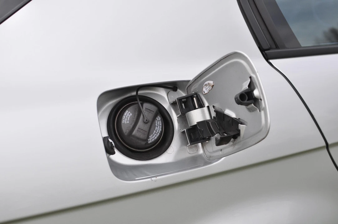 2001 BMW E38 750i & 750iL Sedan - Image 19 of 31