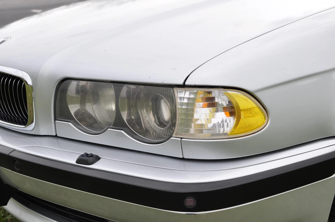 2001 BMW E38 750i & 750iL Sedan - Image 10 of 31