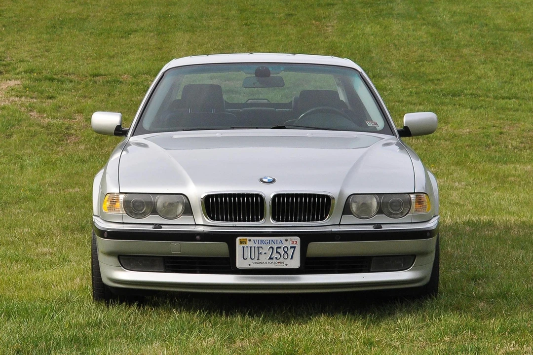 2001 BMW E38 750i & 750iL Sedan - Image 2 of 31