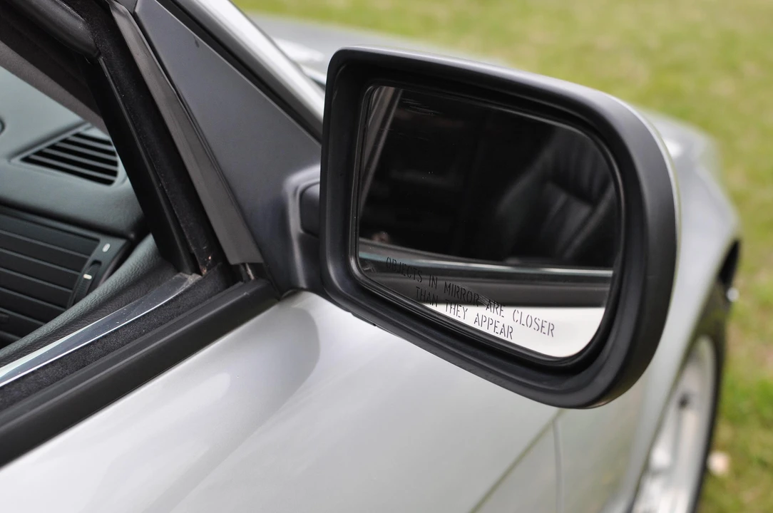 2001 BMW E38 750i & 750iL Sedan - Image 24 of 31