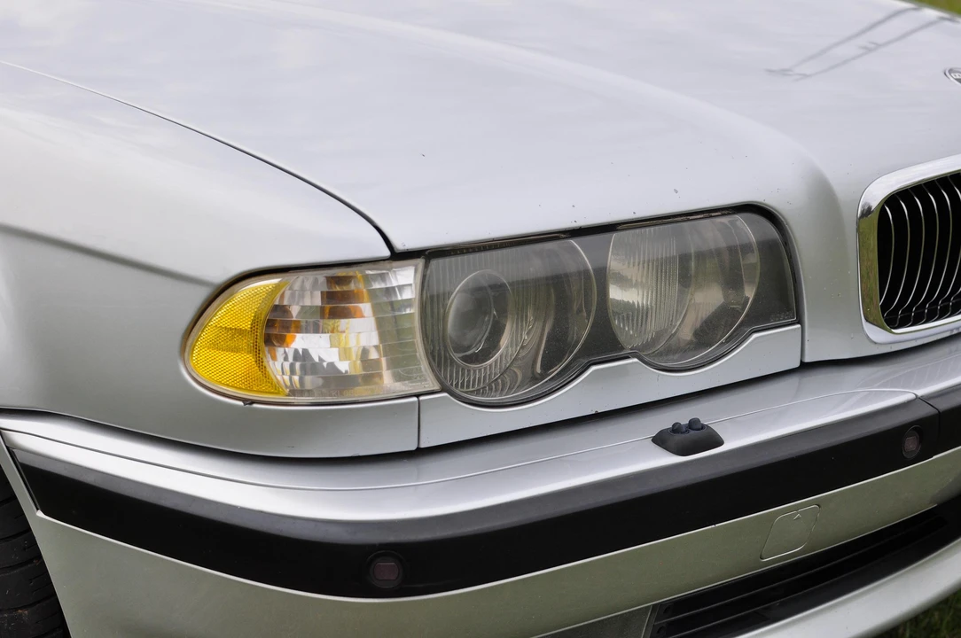 2001 BMW E38 750i & 750iL Sedan - Image 9 of 31