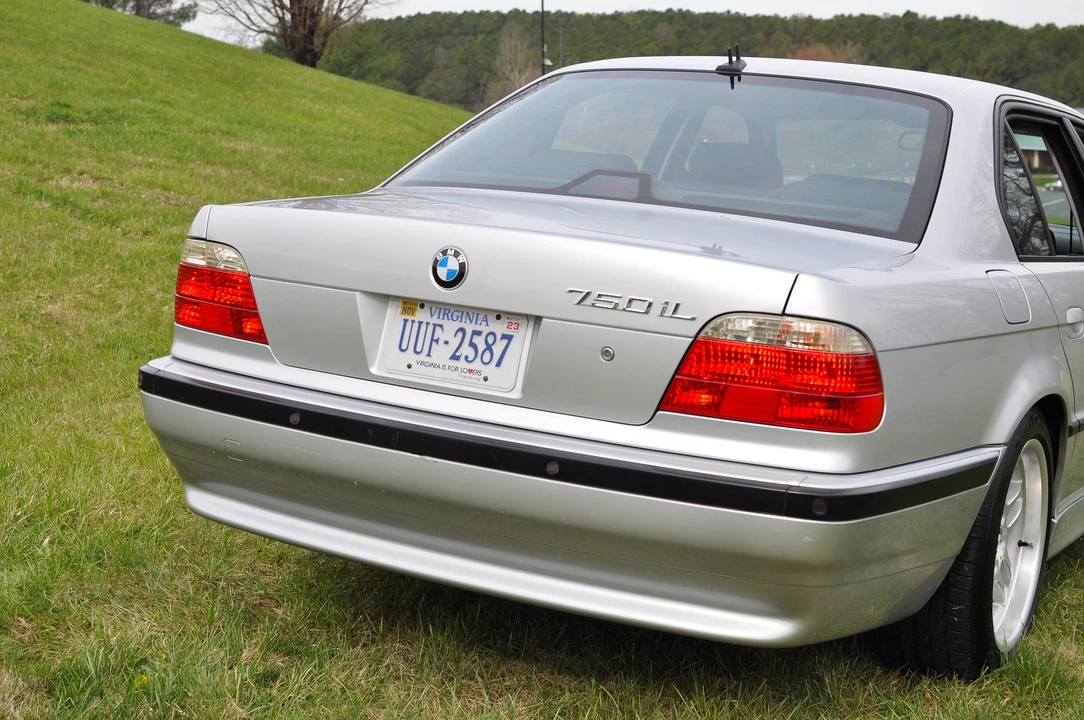 2001 BMW E38 750i & 750iL Sedan - Image 17 of 31