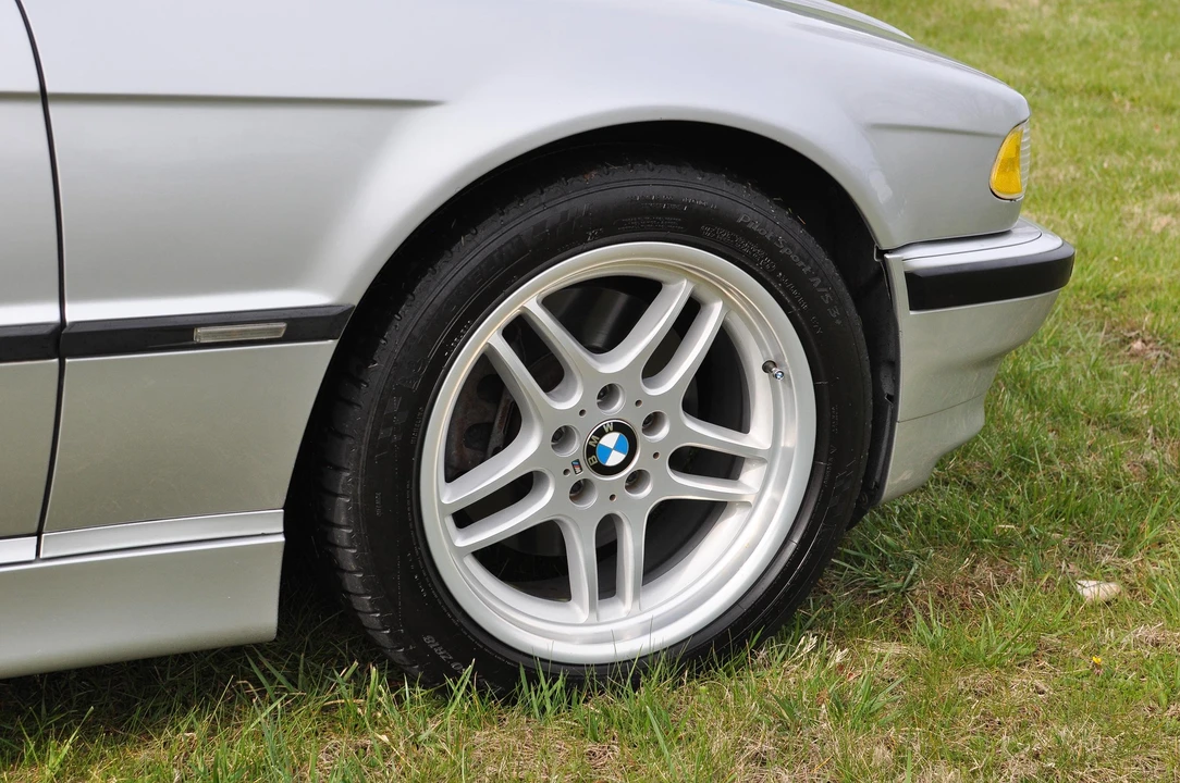 2001 BMW E38 750i & 750iL Sedan - Image 29 of 31