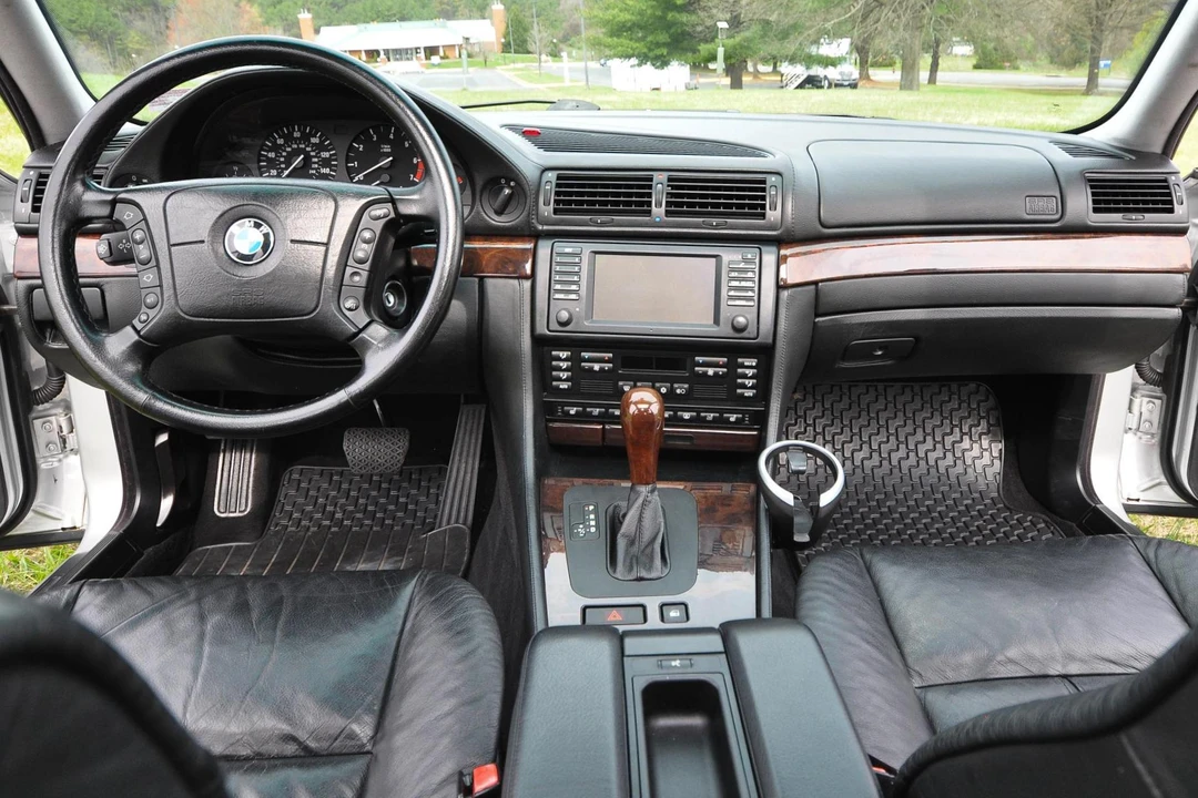 2001 BMW E38 750i & 750iL Sedan - Image 30 of 31