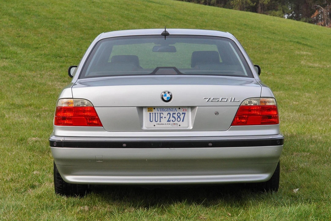 2001 BMW E38 750i & 750iL Sedan - Image 5 of 31