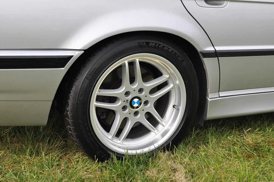 2001 BMW E38 750i & 750iL Sedan - Image 28 of 31