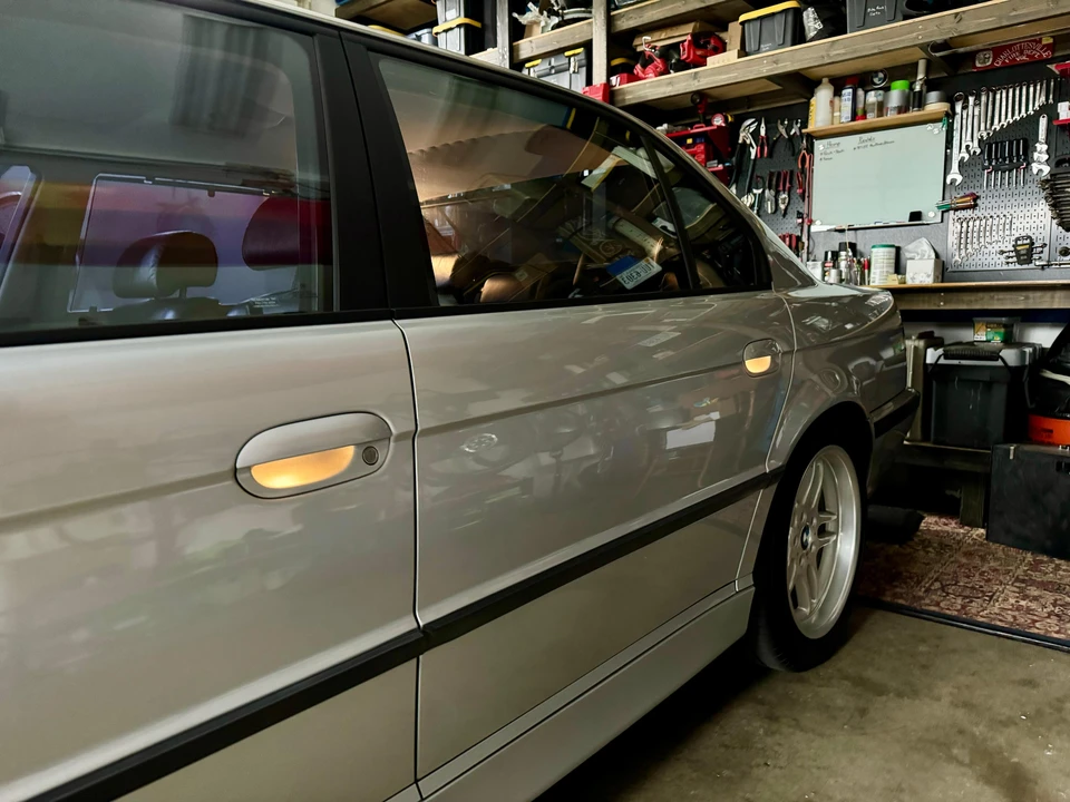 2001 BMW E38 750i & 750iL Sedan - Image 14 of 31