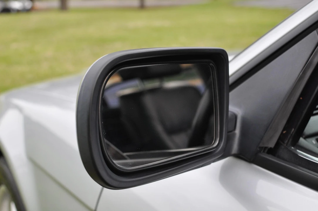 2001 BMW E38 750i & 750iL Sedan - Image 12 of 31