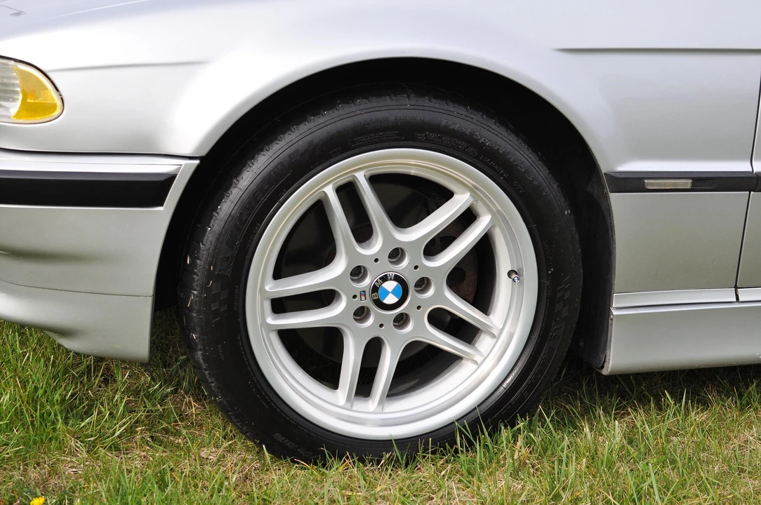2001 BMW E38 750i & 750iL Sedan - Image 26 of 31