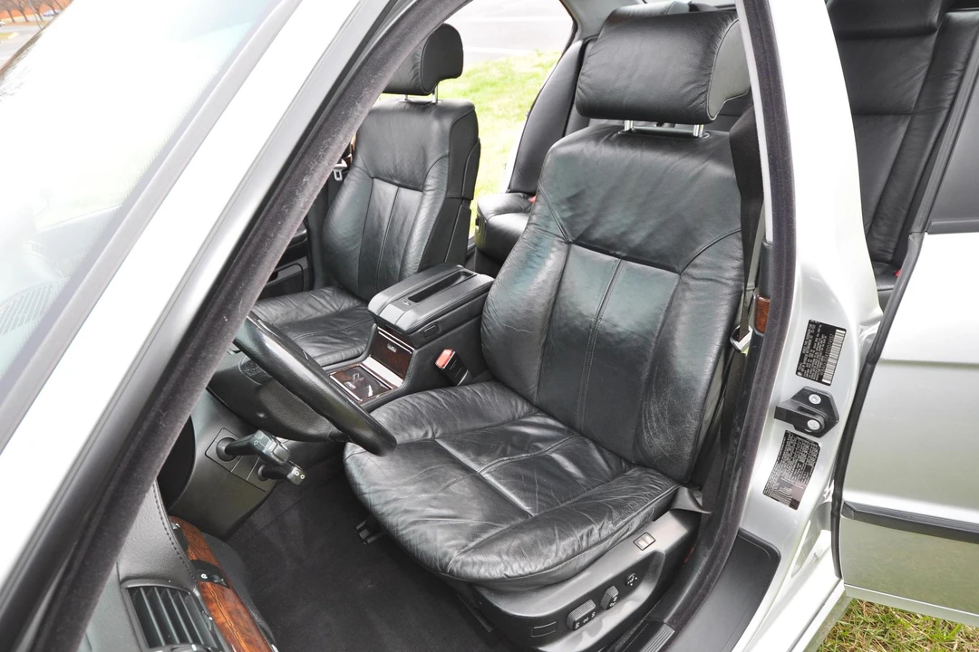 2001 BMW E38 750i & 750iL Sedan - Image 31 of 31