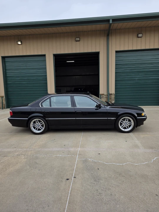 2001 BMW E38 750i & 750iL Sedan - Image 9 of 31