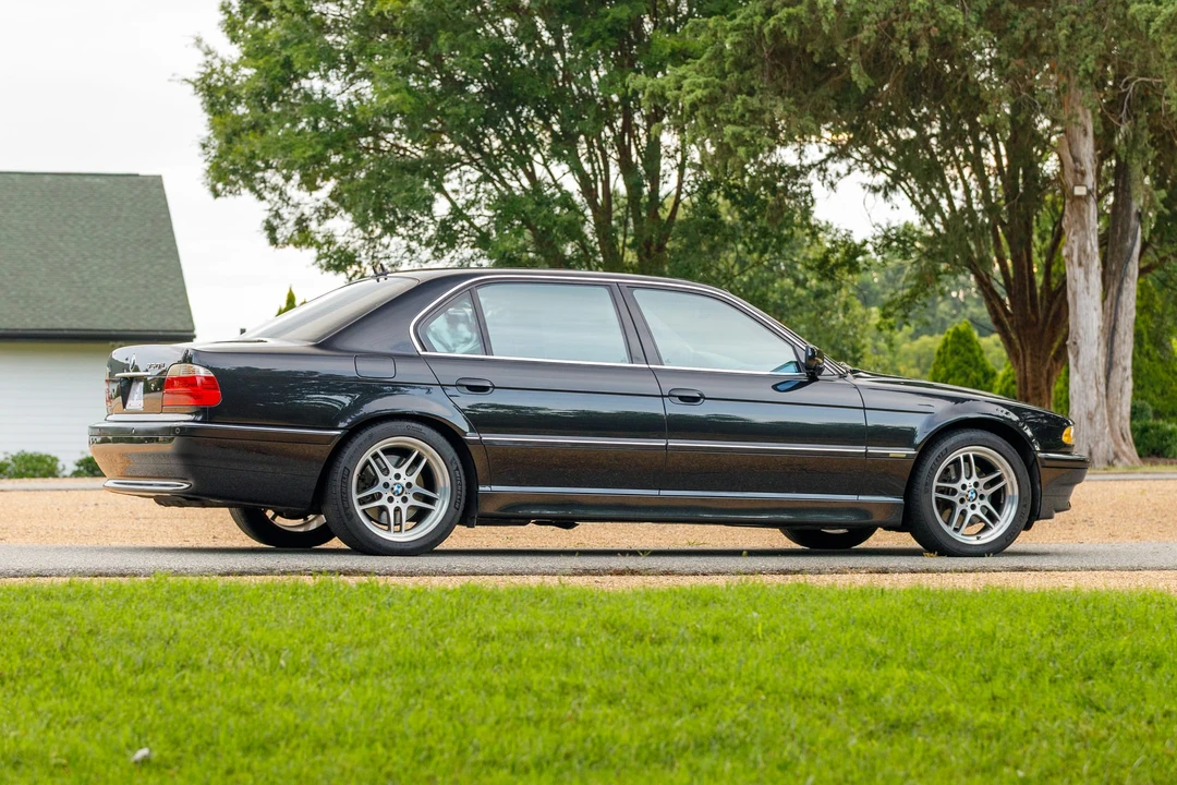 2001 BMW E38 750i & 750iL Sedan - Image 12 of 31
