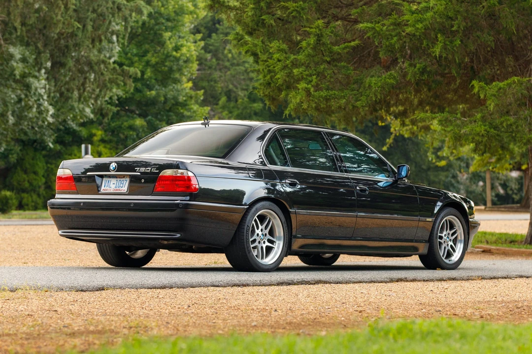2001 BMW E38 750i & 750iL Sedan - Image 15 of 31