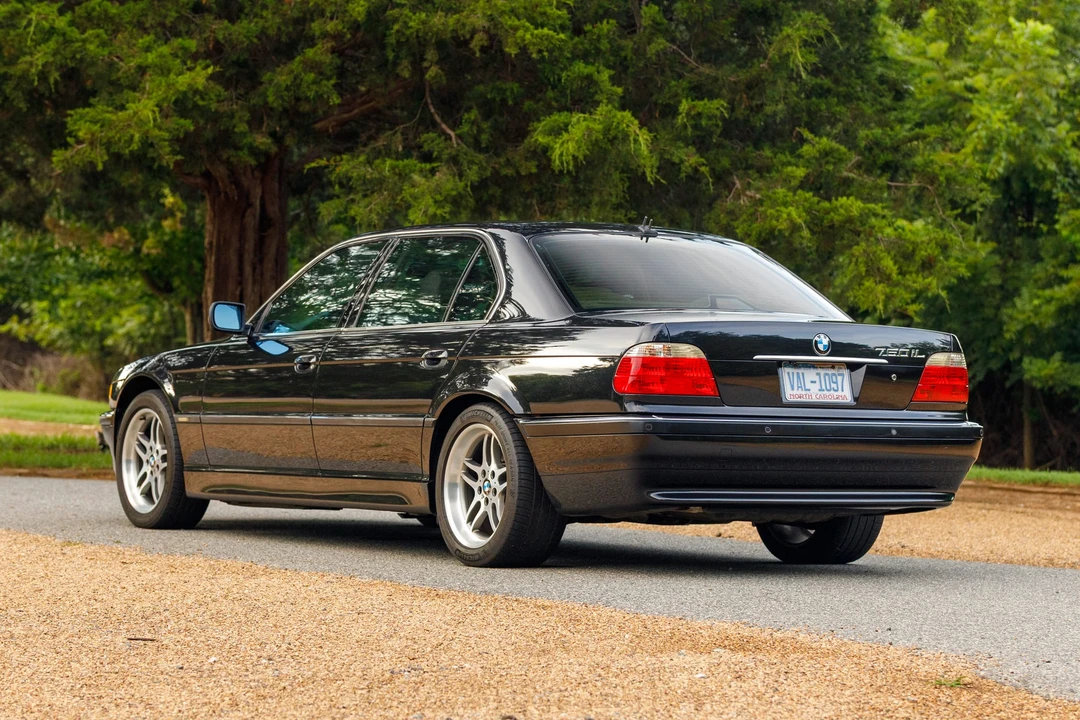 2001 BMW E38 750i & 750iL Sedan - Image 19 of 31