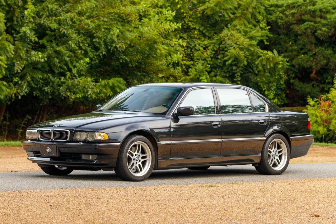 2001 BMW E38 750i & 750iL Sedan - Image 2 of 31