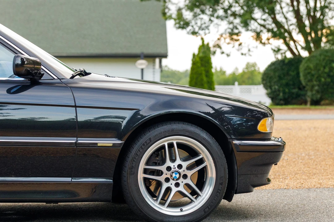 2001 BMW E38 750i & 750iL Sedan - Image 31 of 31