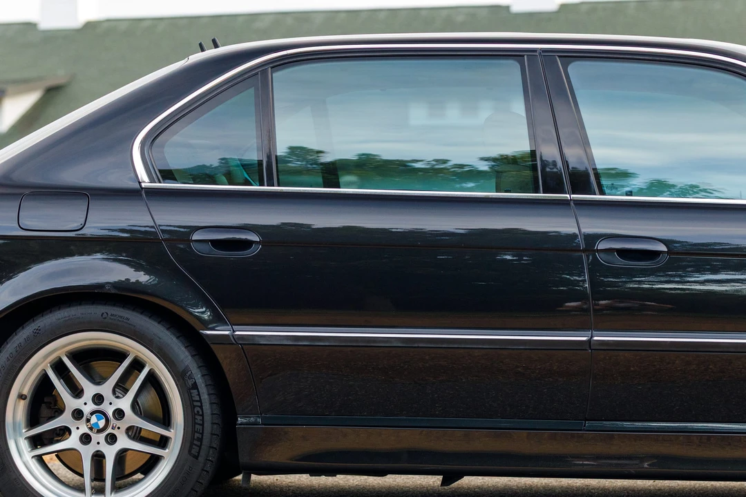 2001 BMW E38 750i & 750iL Sedan - Image 29 of 31
