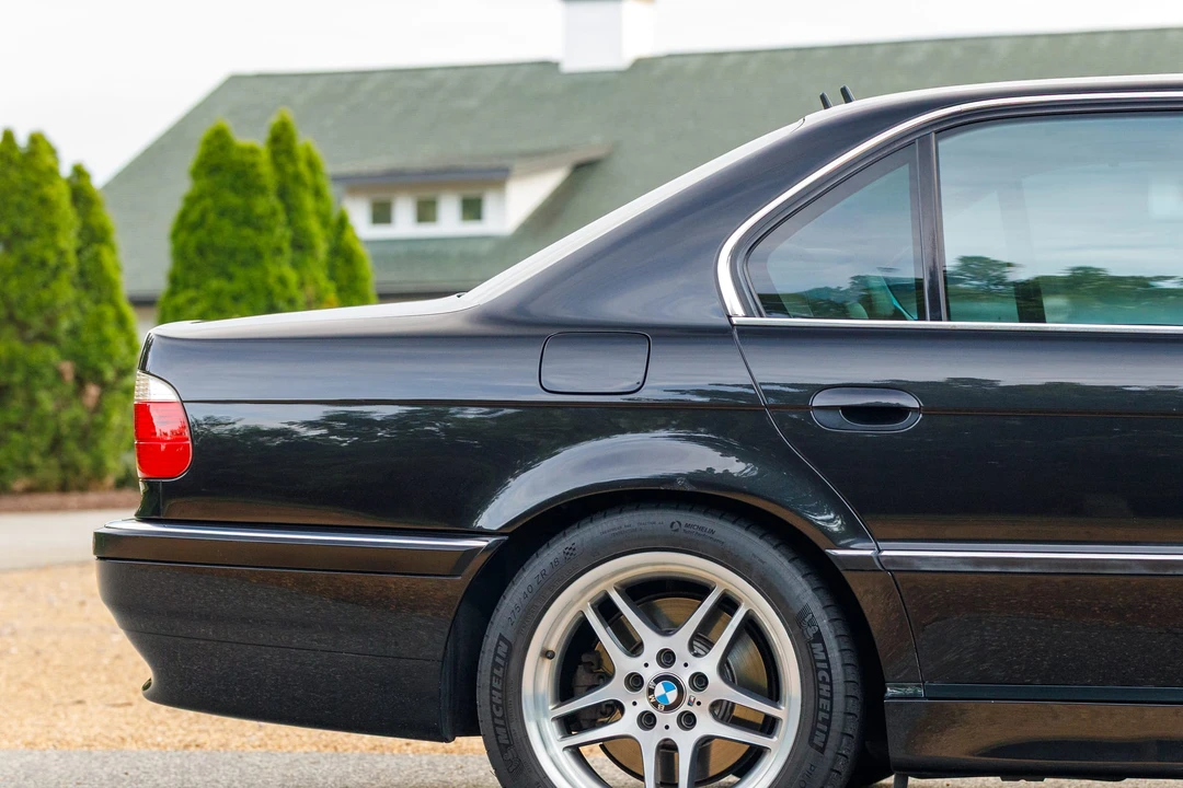 2001 BMW E38 750i & 750iL Sedan - Image 28 of 31