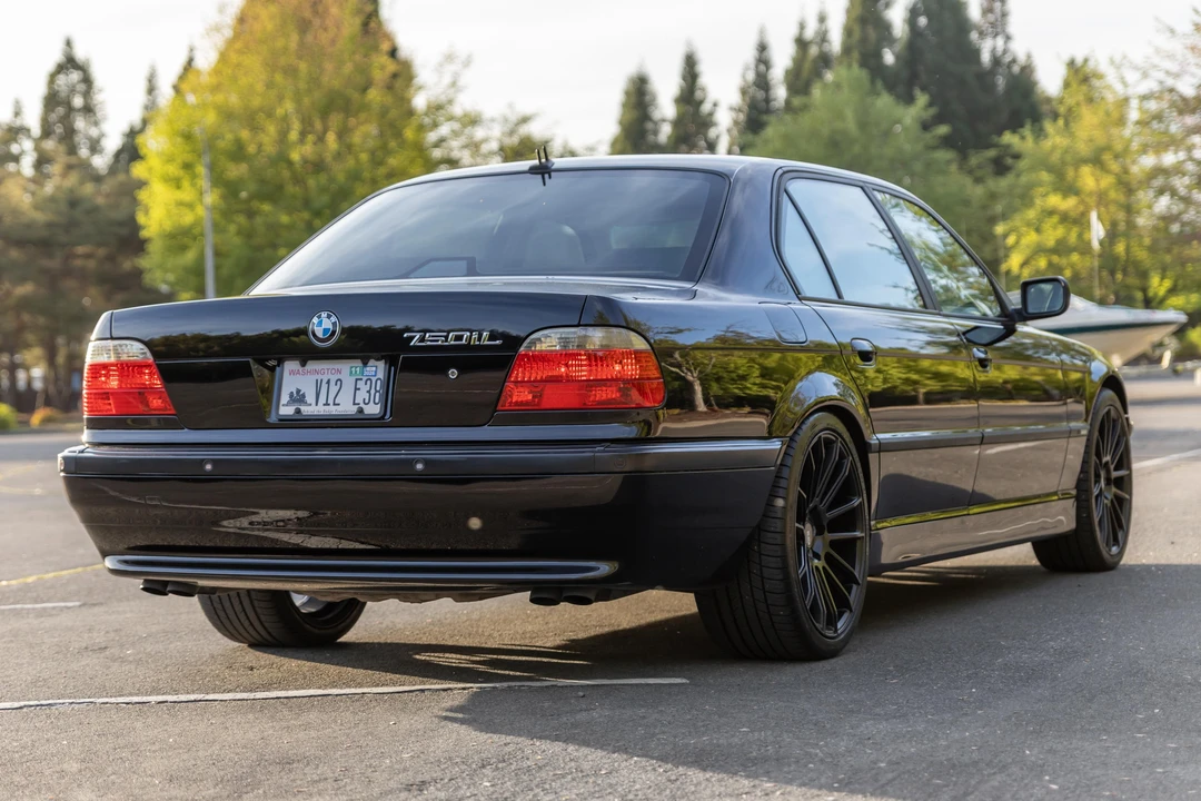 2001 BMW E38 750i & 750iL Sedan - Image 11 of 31