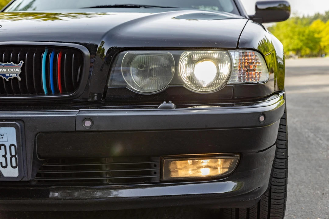 2001 BMW E38 750i & 750iL Sedan - Image 14 of 31