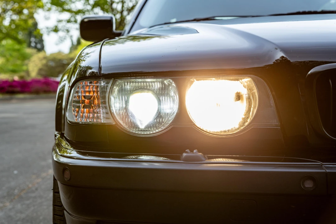 2001 BMW E38 750i & 750iL Sedan - Image 15 of 31